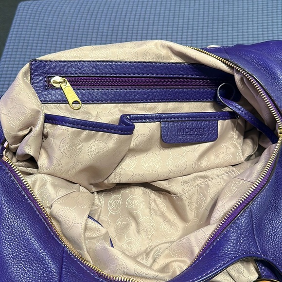 Michael Kors Hobo Bag - Picture 4 of 12